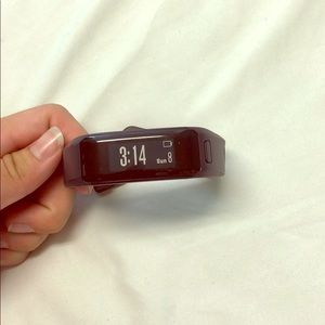 Garmin Vívosmart HR in the color midnight purple.